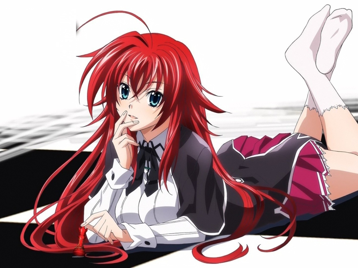 Красноволосая девушка из аниме Highschool DxD