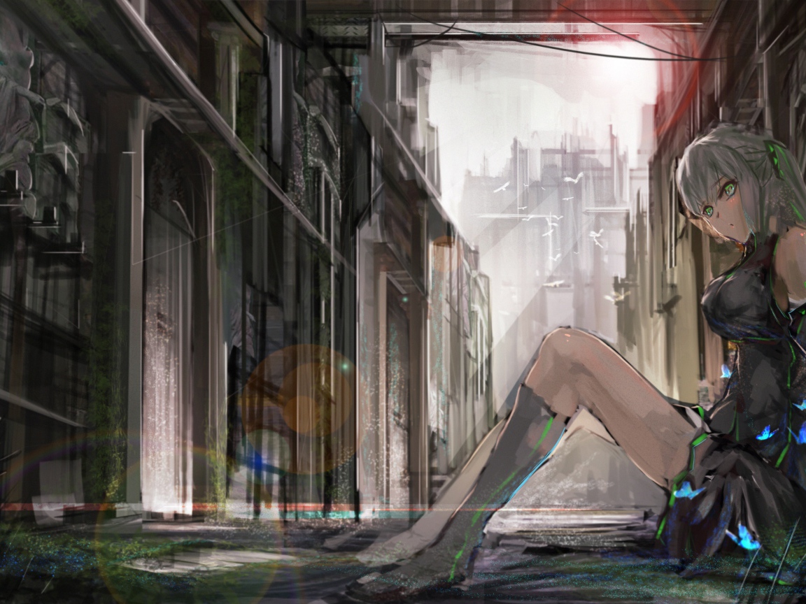 Зеленоглазый Вокалоид сидит у стены на улице