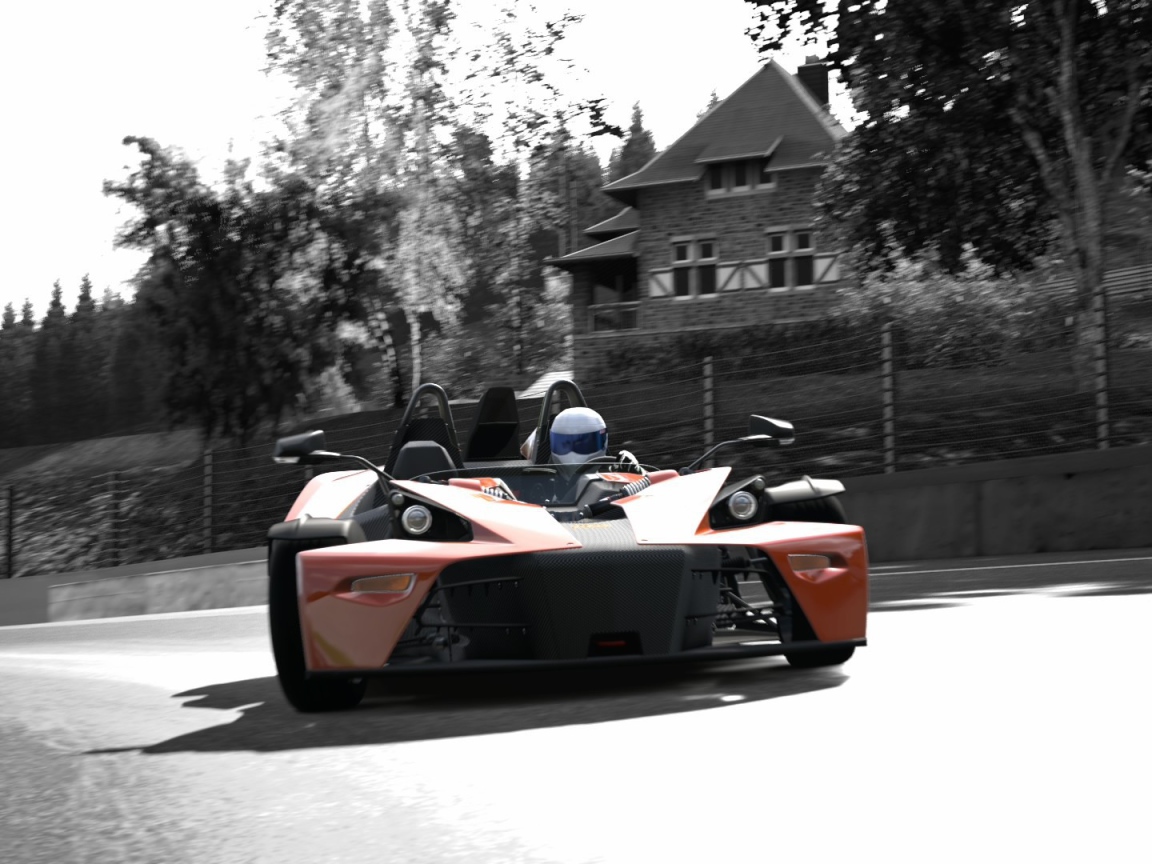 Гоночный болид на городской улице