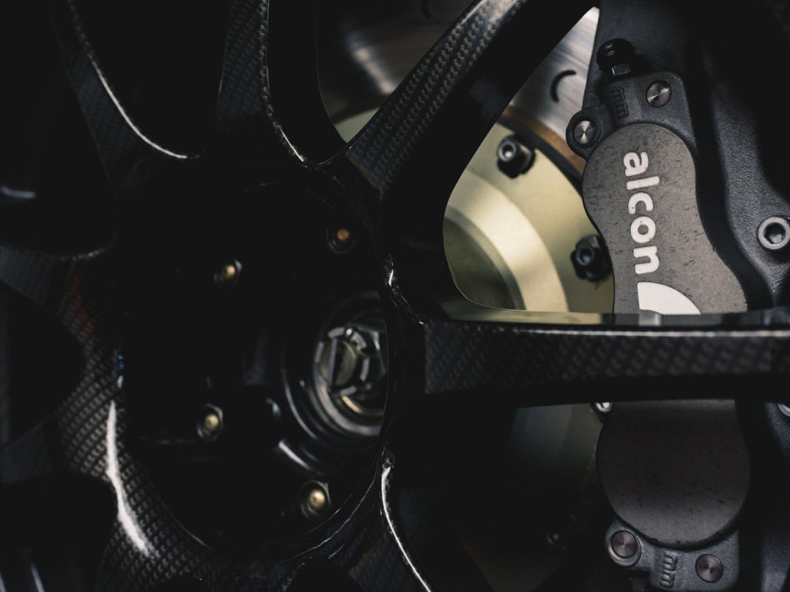 Черный автомобильный диск