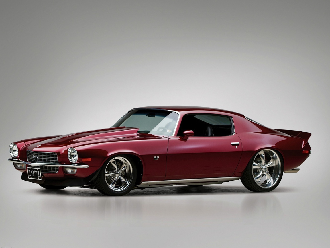 Темно вишневый автомобиль 1971 года