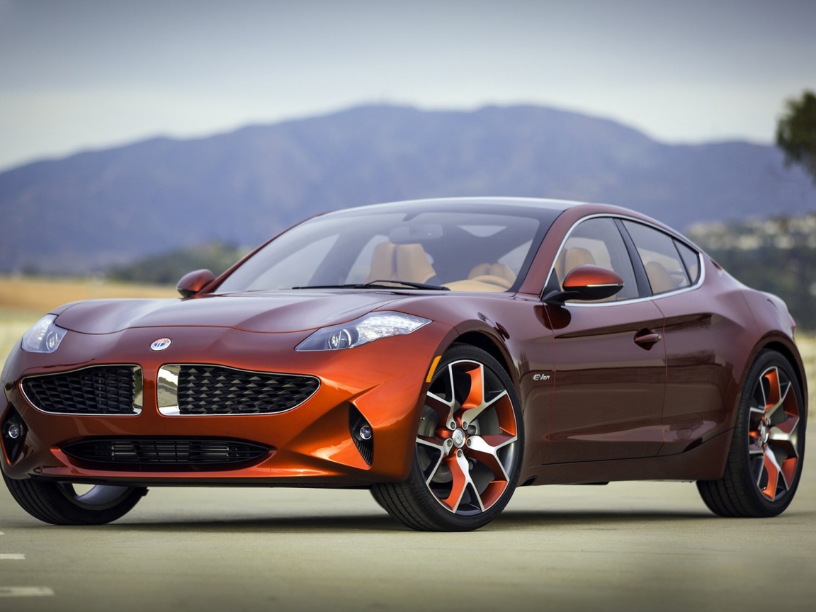 Автомобиль Fisker Karma цвета оранжевый металлик