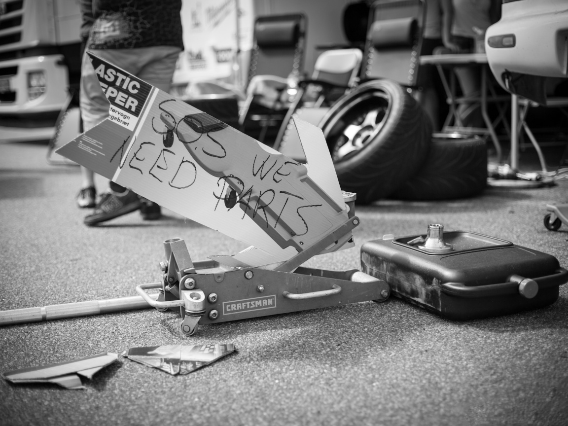 В автомастерской закончились запчасти