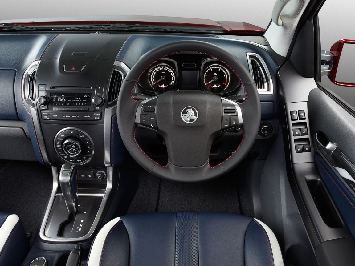 Интерьер автомобиля Holden Colorado