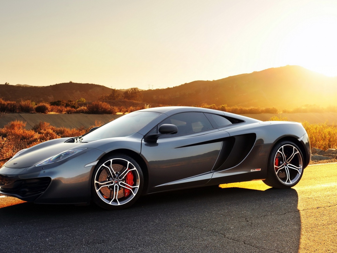 Плавные контуры автомобиля Макларен