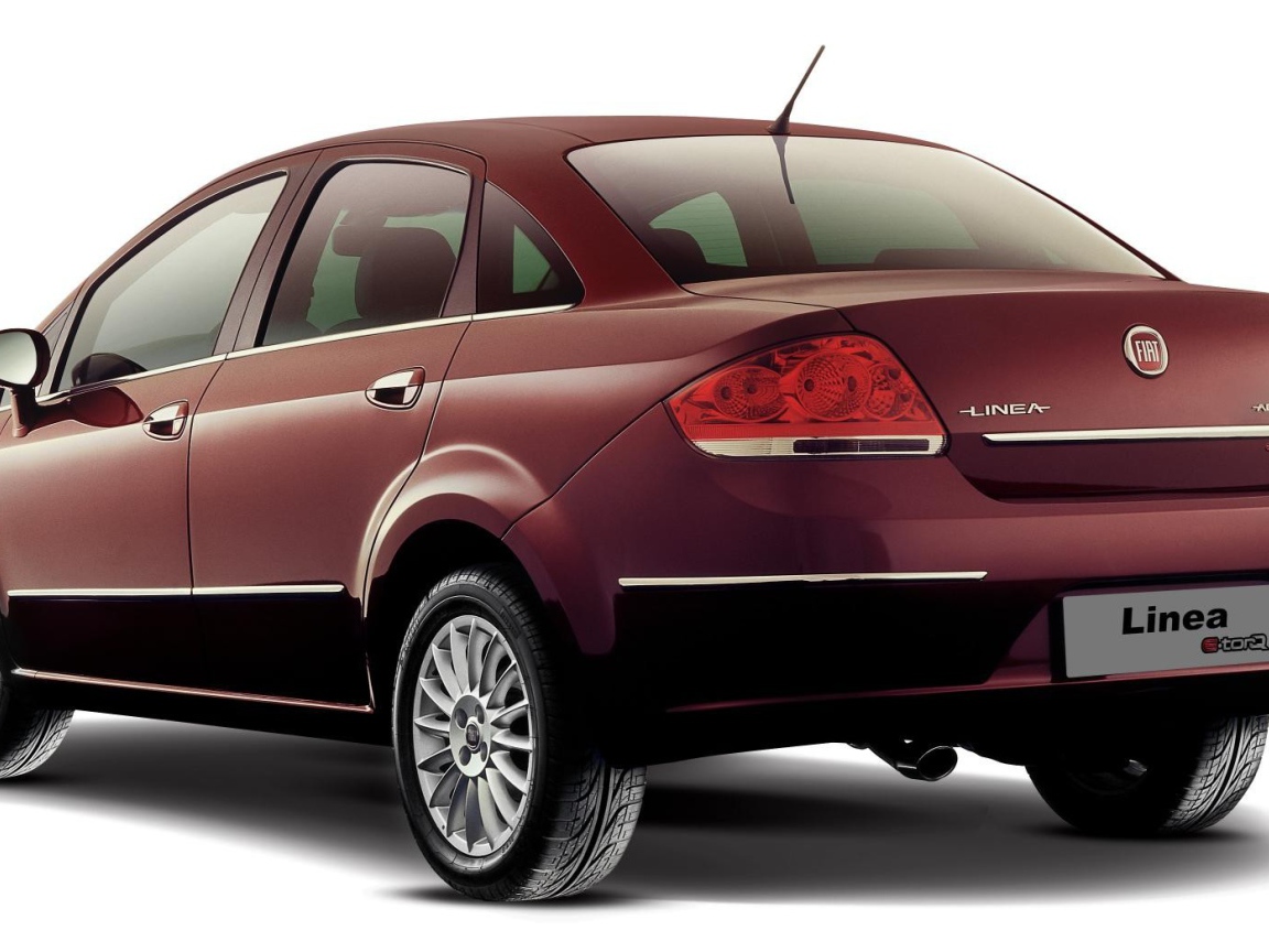 Новый автомобиль Fiat Linea, темно коричневый цвет