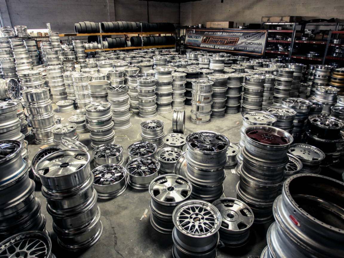 Склад автомобильных дисков