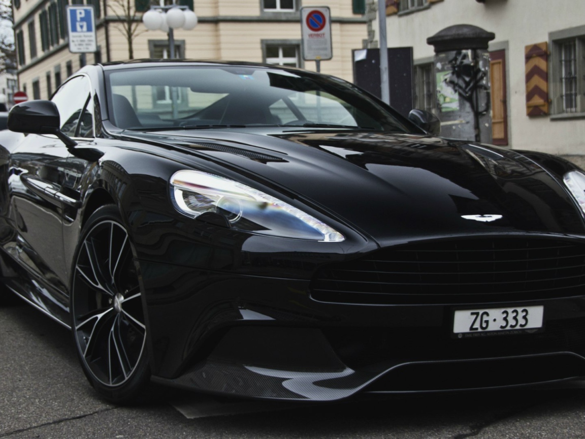 Черный Aston Martin Vanquish
