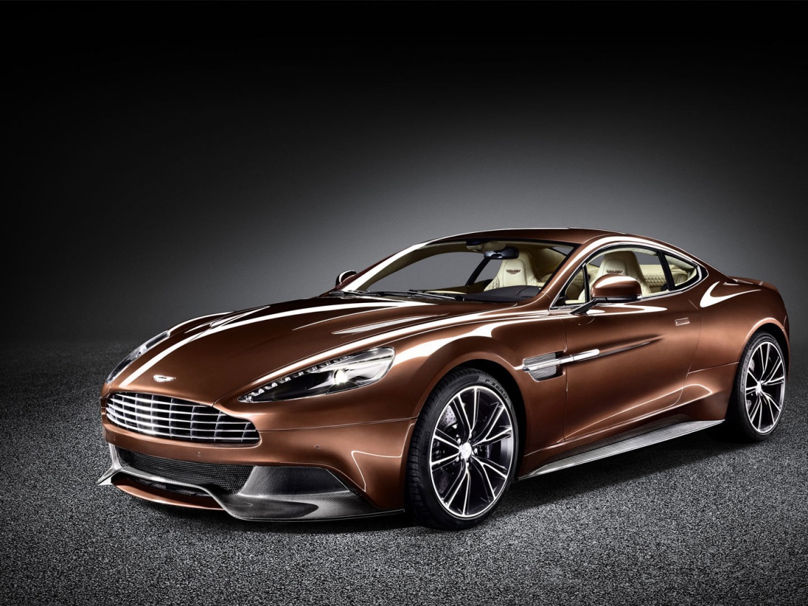 Новый коричневый Aston Martin Vanquish