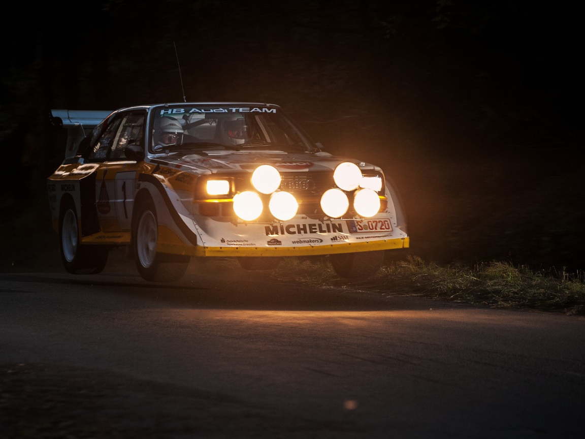 Яркие фары Audi Sport Quattro S1