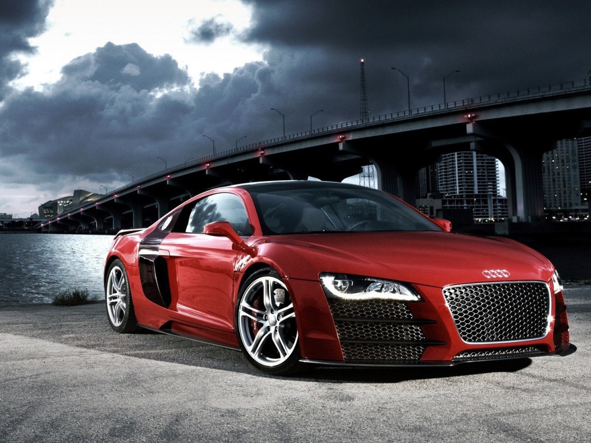 Спортивный красный Audi R10