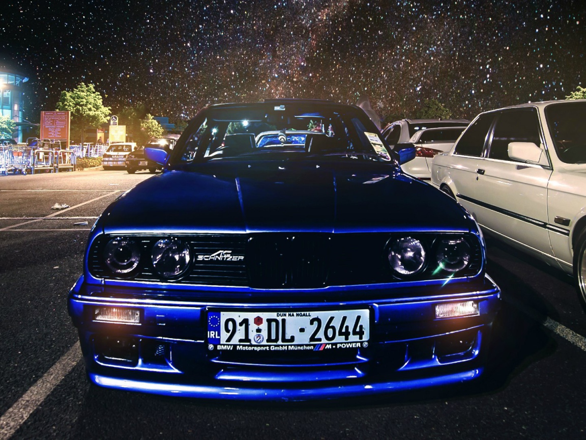 Красивый автомобиль BMW E30