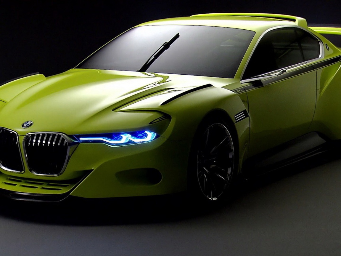 Светло зеленый БМВ, неоновые фары