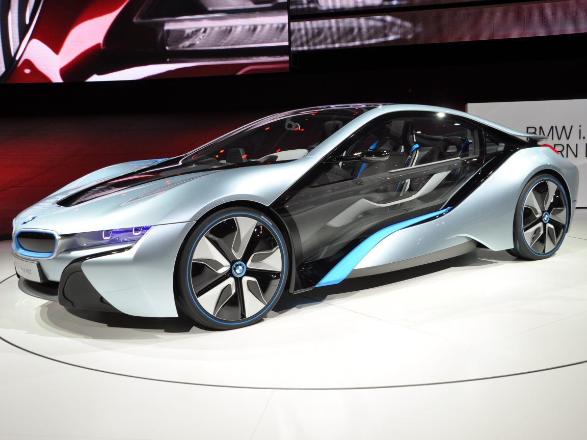 Концепт автомобиля БМВ на выставке