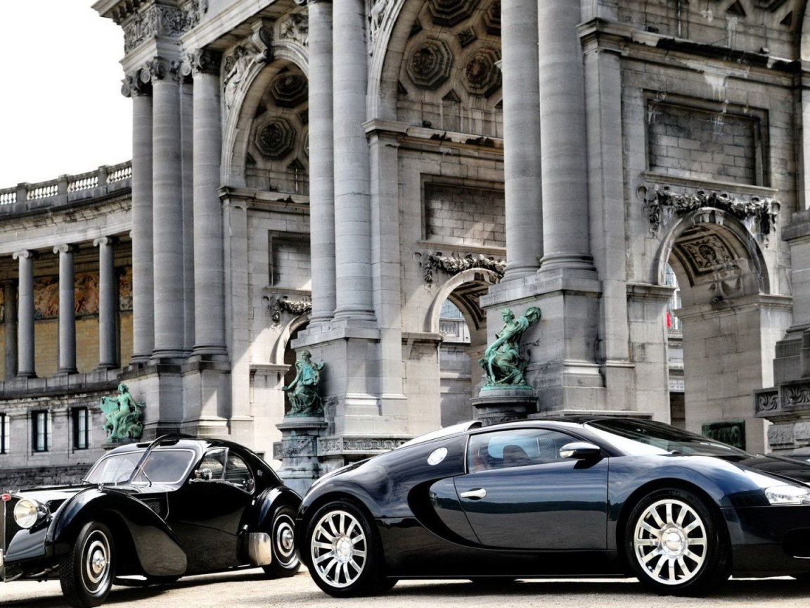 Два поколения авто Bugatti