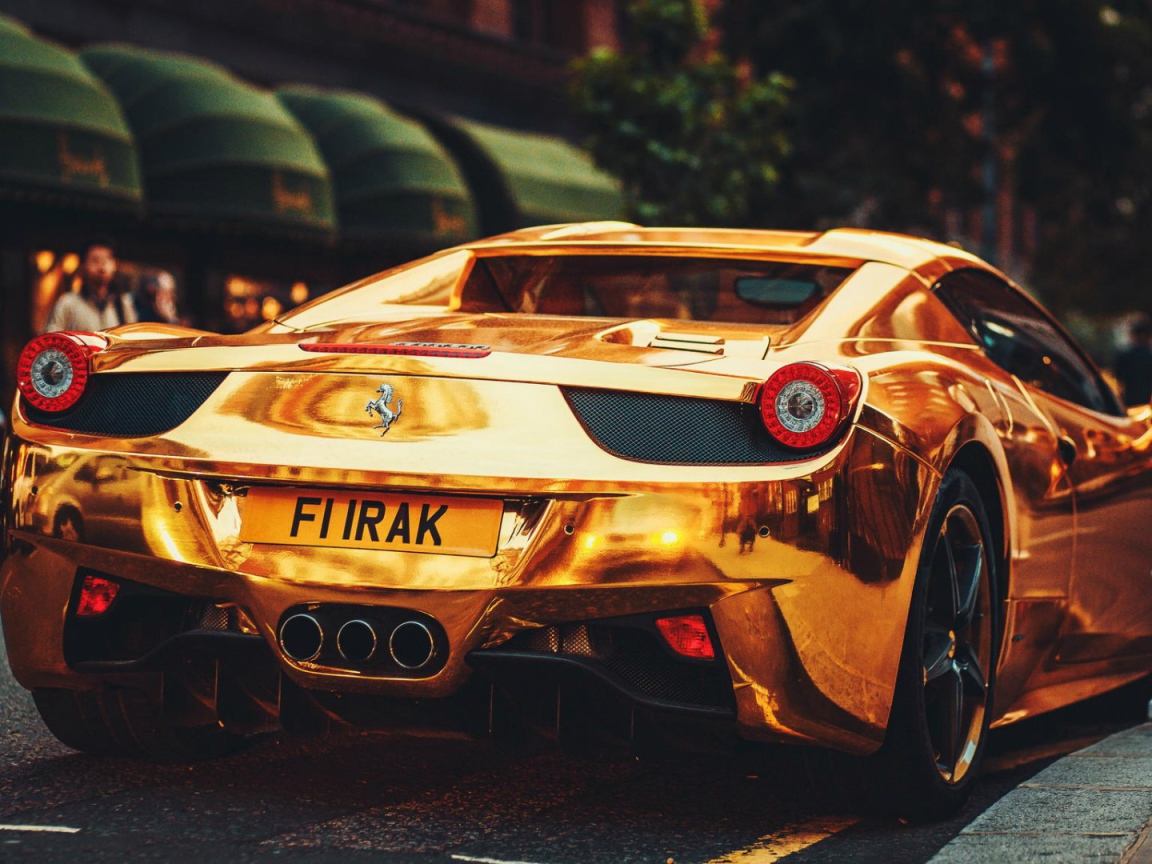 Золотой Ferrari 458 Italia