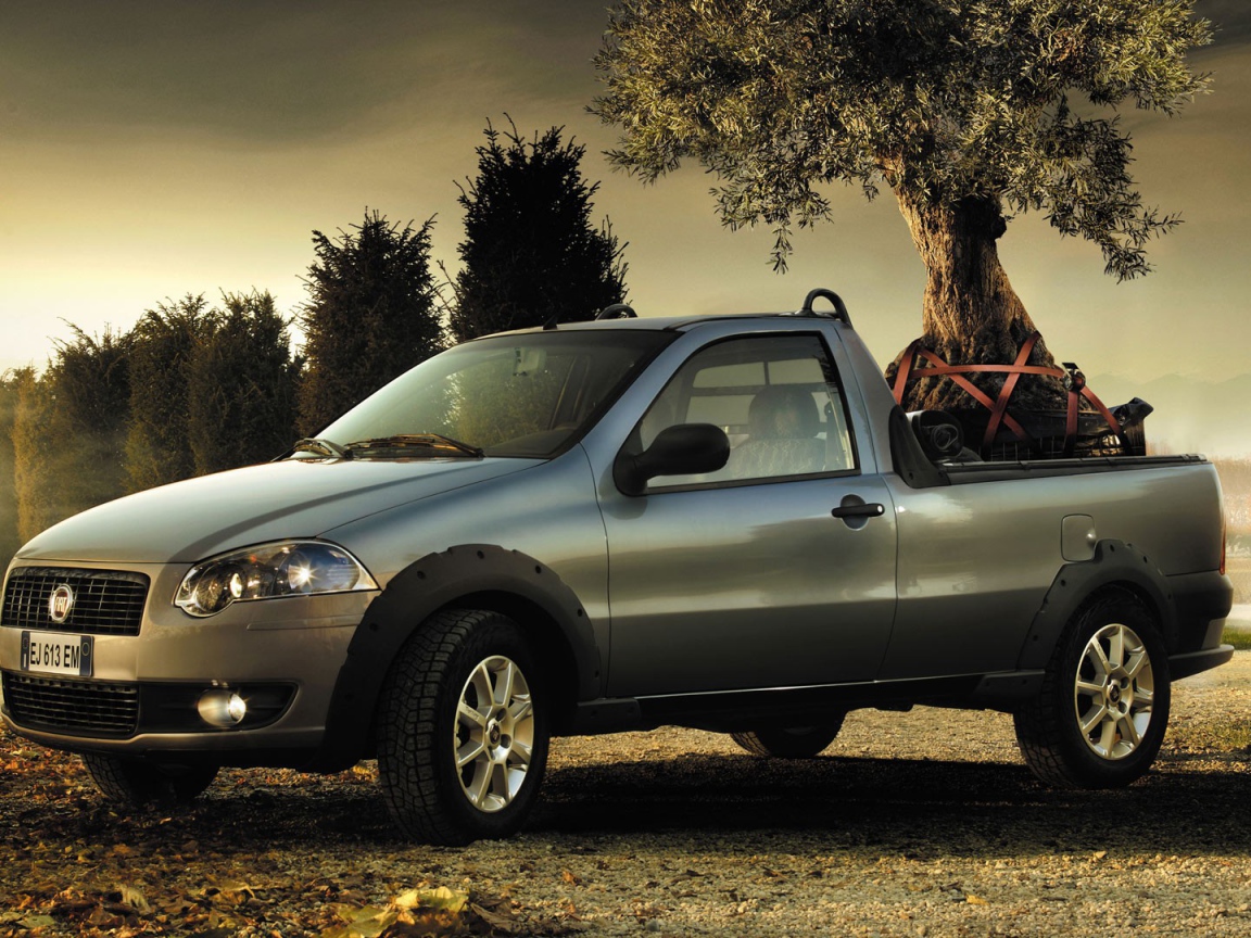 Серый Fiat Strada