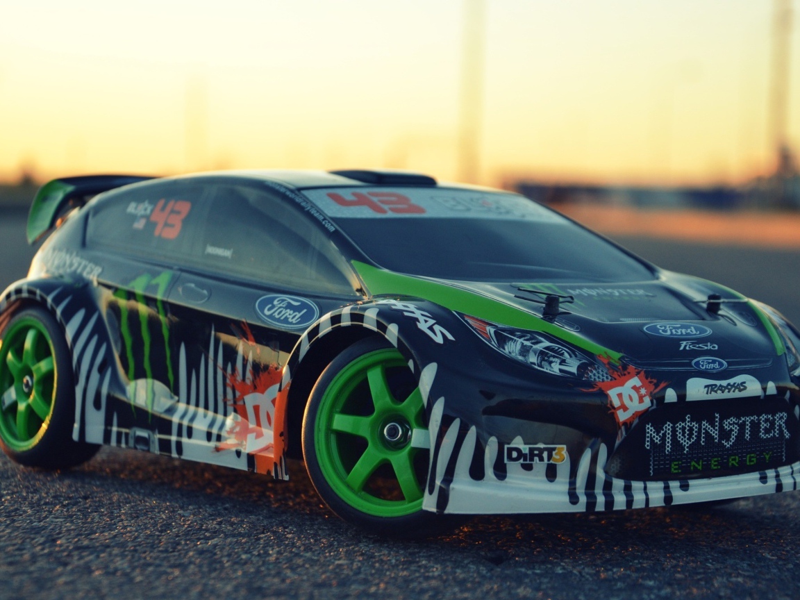 Раскрашенный Ford для уличных гонок