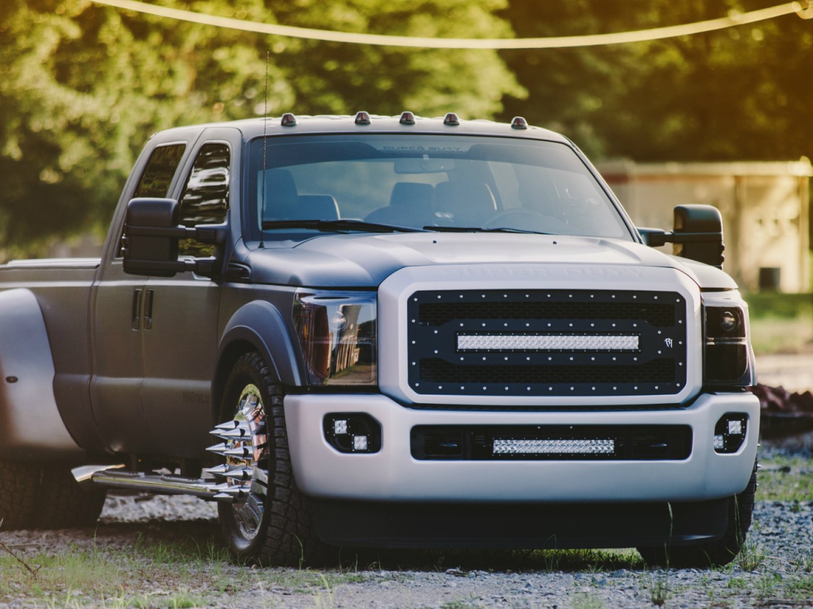 Мощный автомобиль Ford F-350