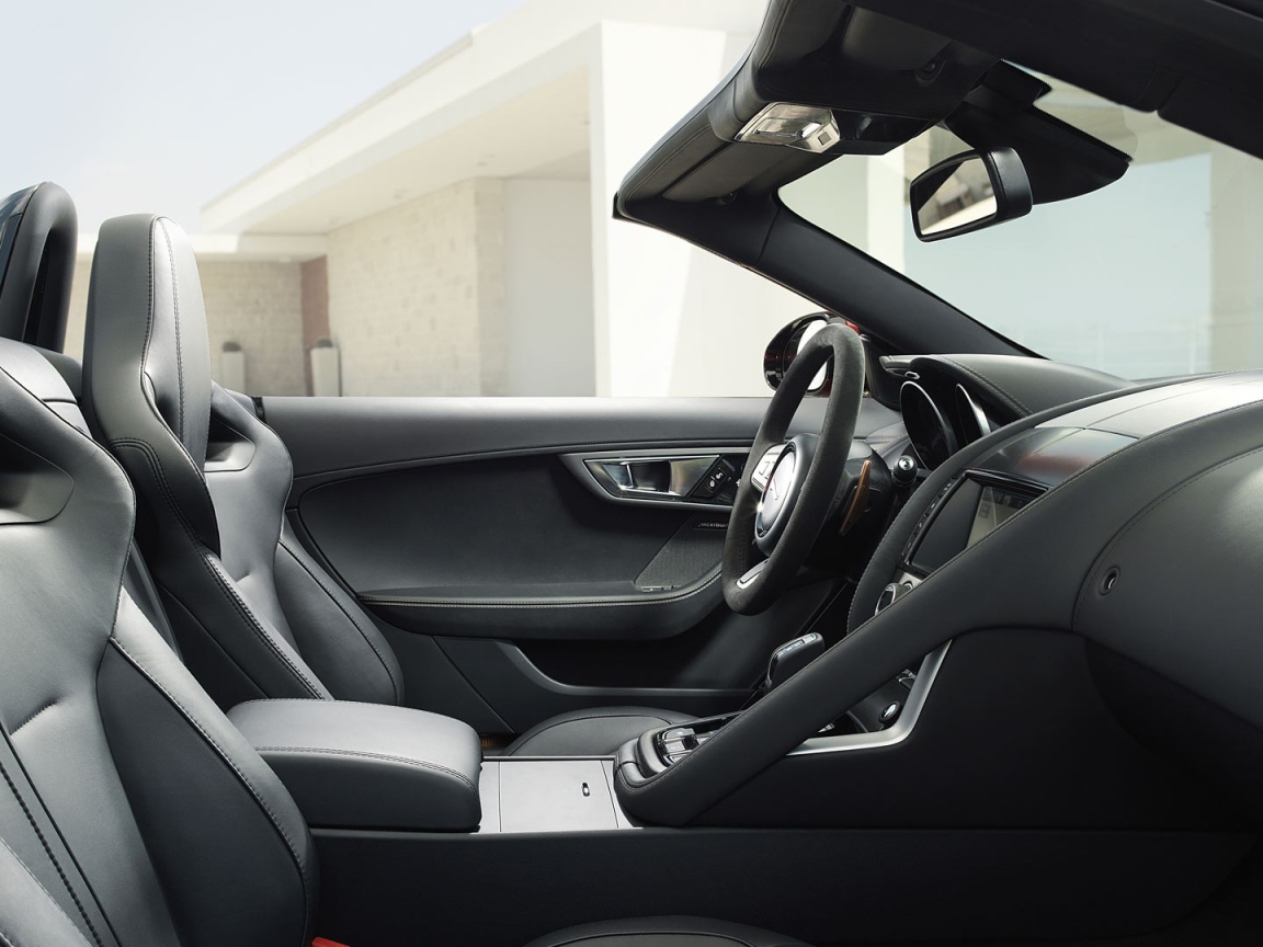 Автомобиль кабриолет Jaguar XJ