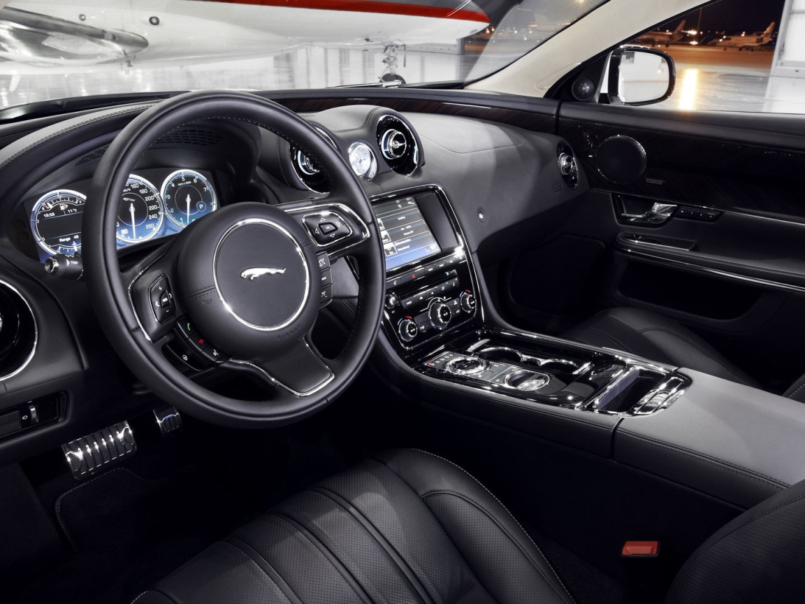Салон автомобиля Jaguar XJ