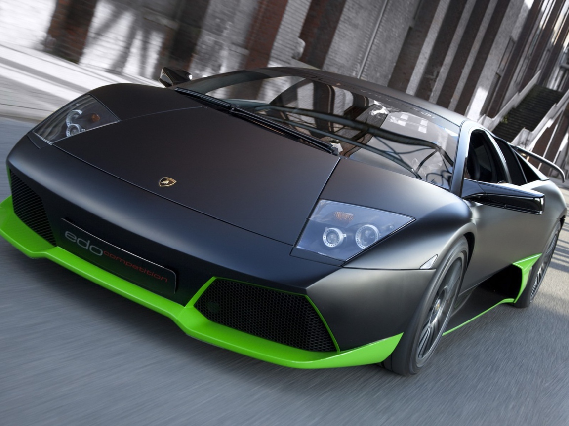 Черный Ламборгини с зеленым ободом