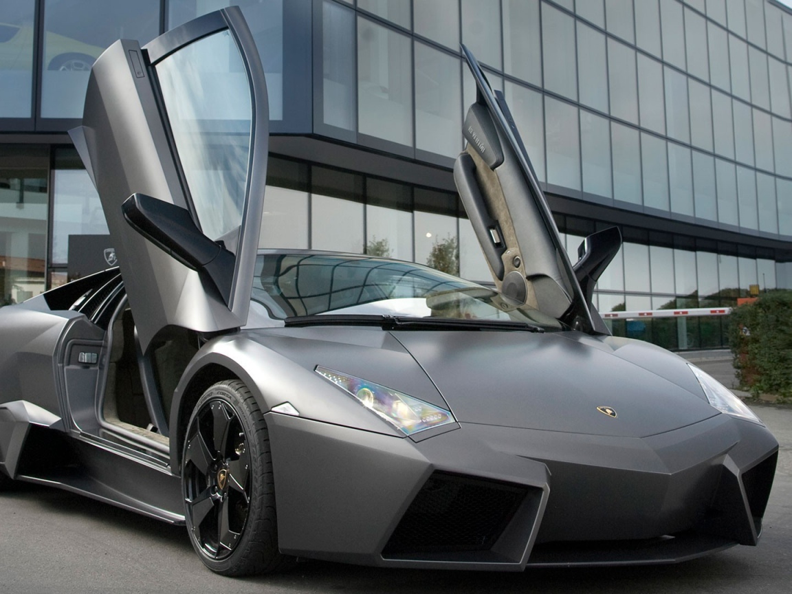 Lamborghini Reventon с открытыми дверями
