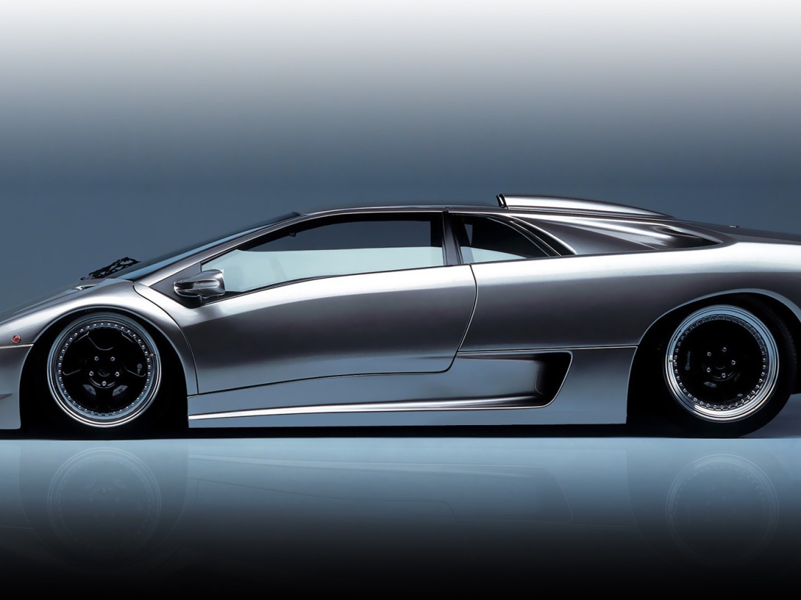 Стильный серебристый Ламборгини Diablo