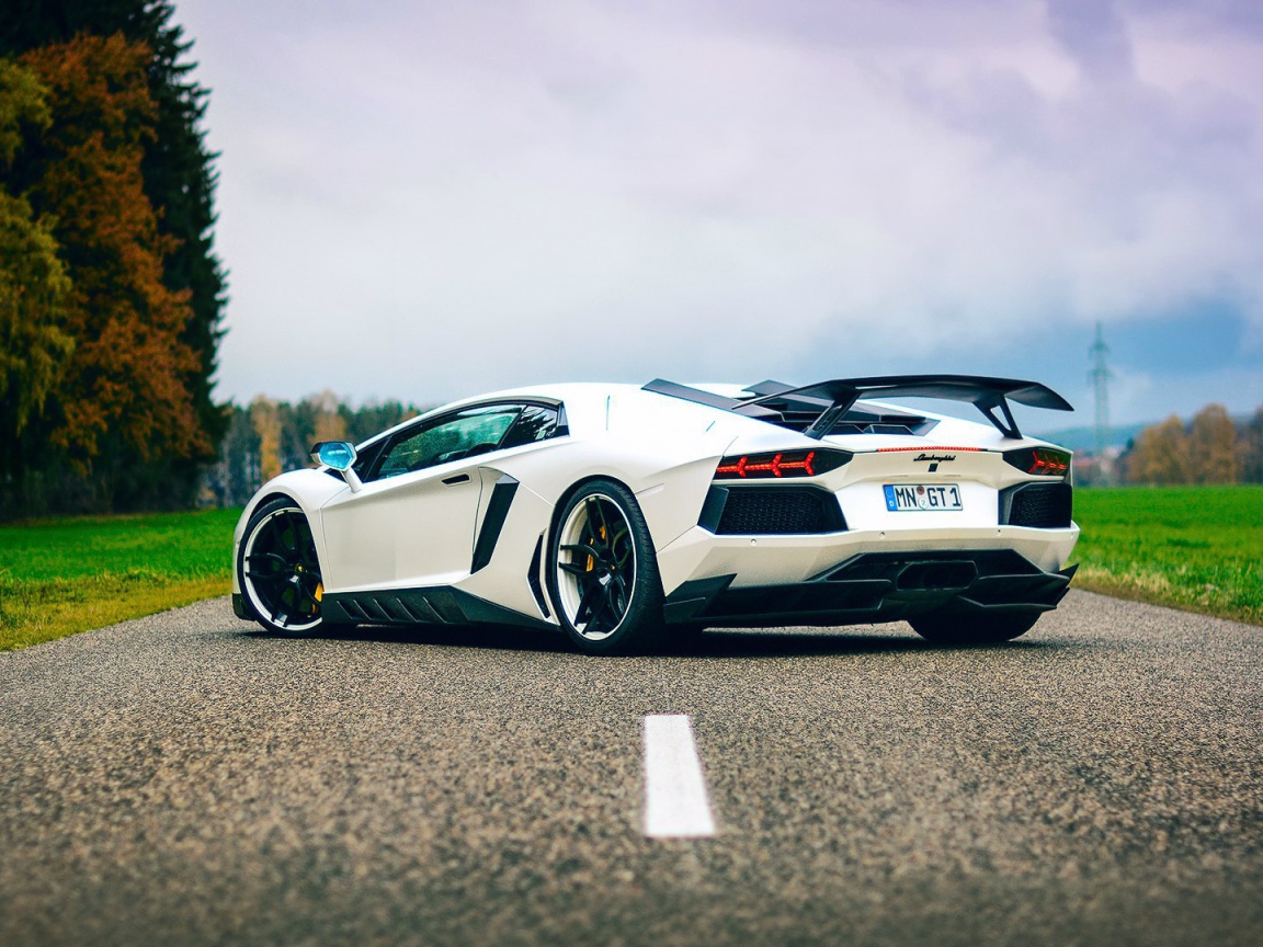 Белый Lamborghini Aventador LP700-4