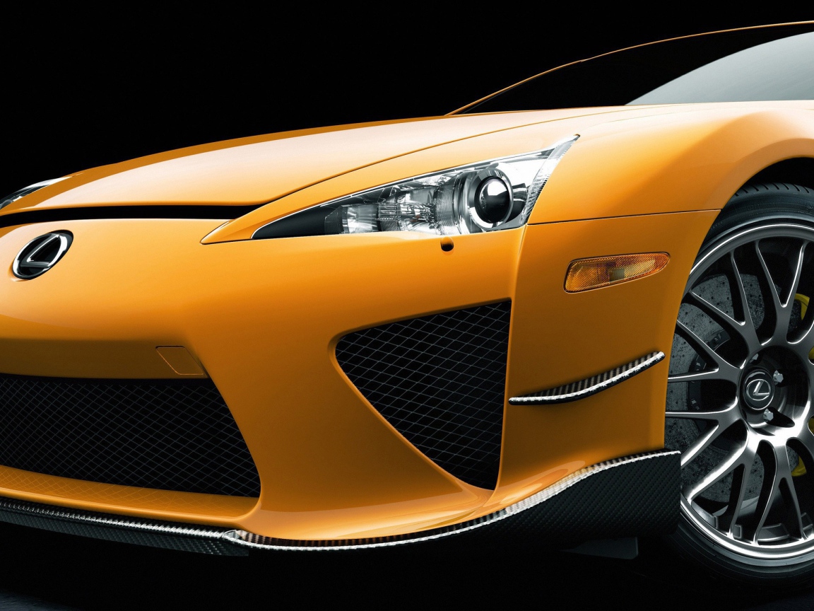 Перед оранжевого Лексуса