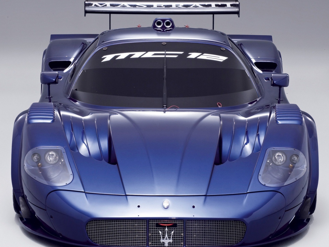 Голубой спортивный Maserati