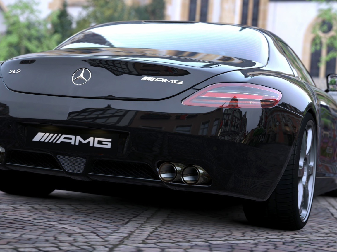 Черный Mercedes-Benz, вид сзади