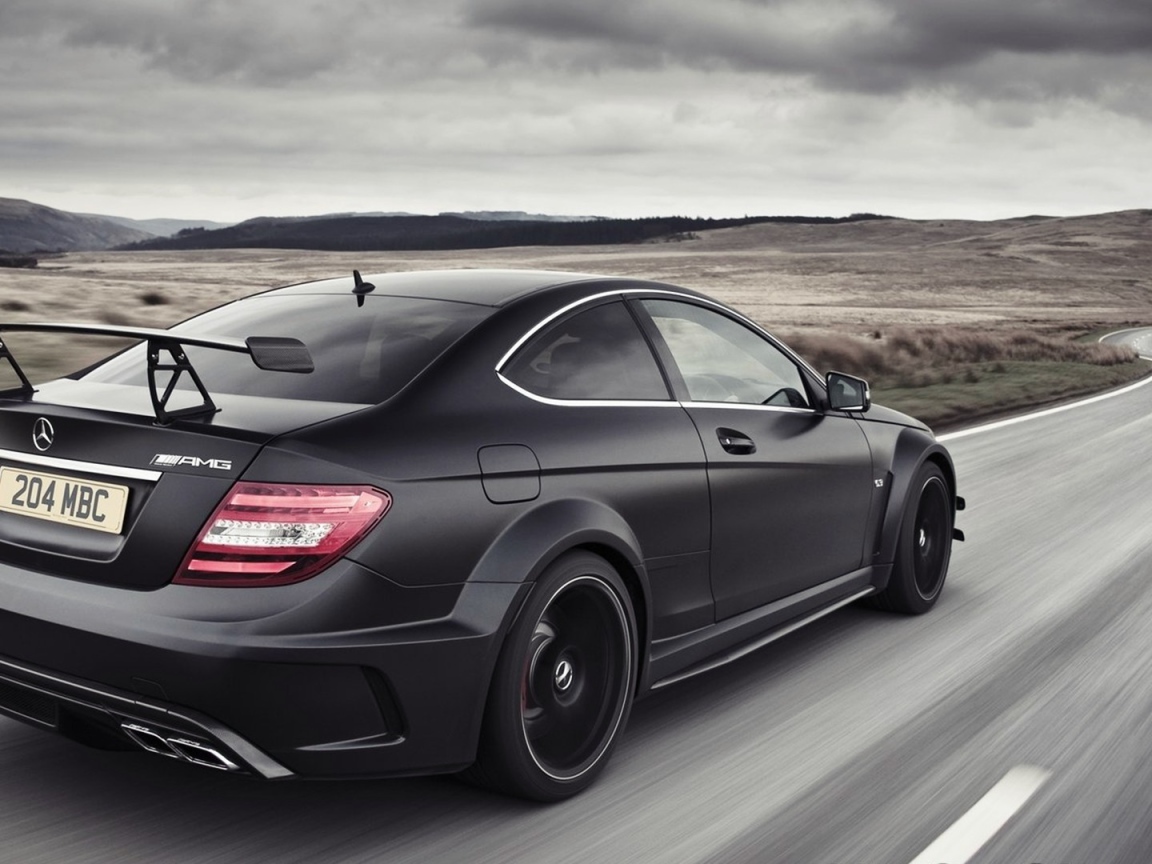 Черный Мерседес со спойлером