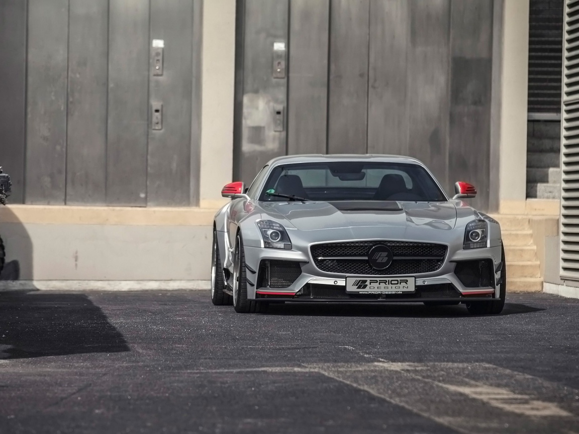 Дизайнерская модель Mercedes-Benz SLS AMG