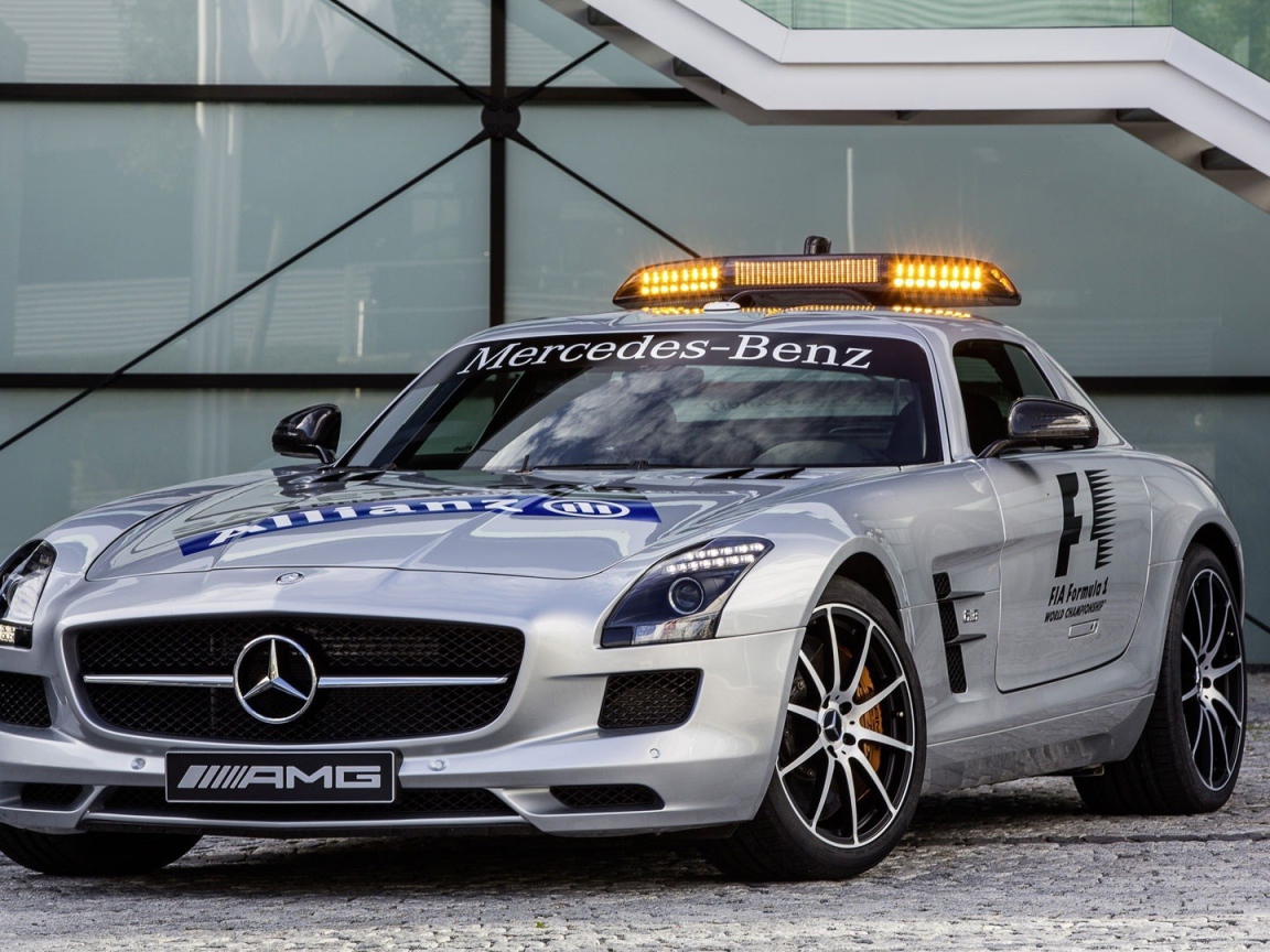 Полицейский автомобиль Мерседес