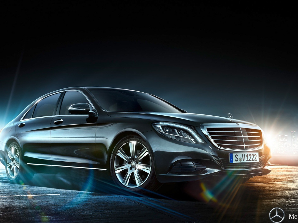 Великолепный черный Mercedes-Benz S Class