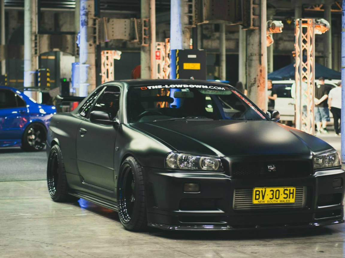 Черный Nissan Skyline GTR R34