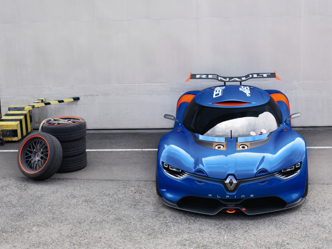 Замена покрышек спортивного Renault Alpine