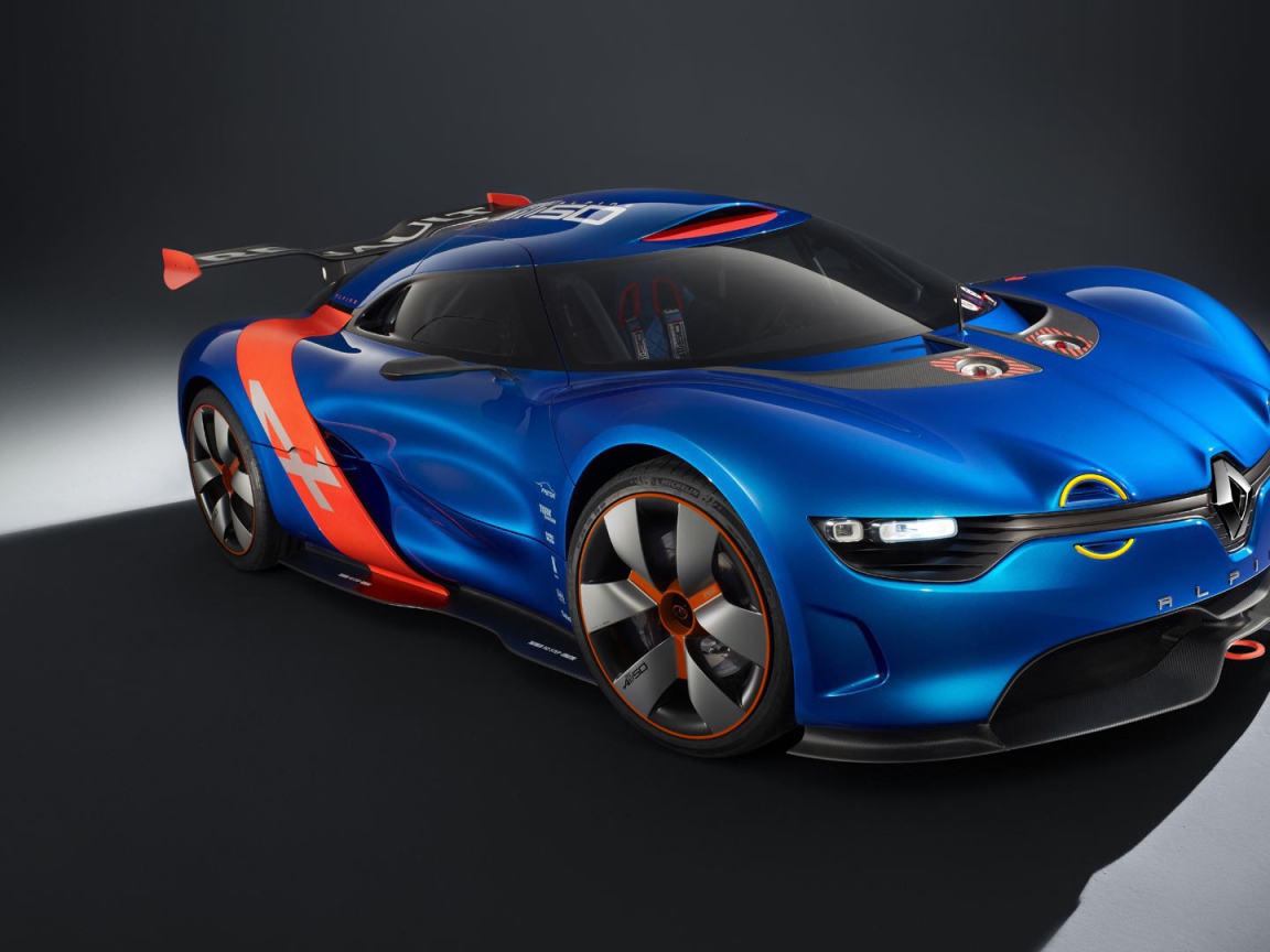 Спортивный Renault Alpine на черном фоне