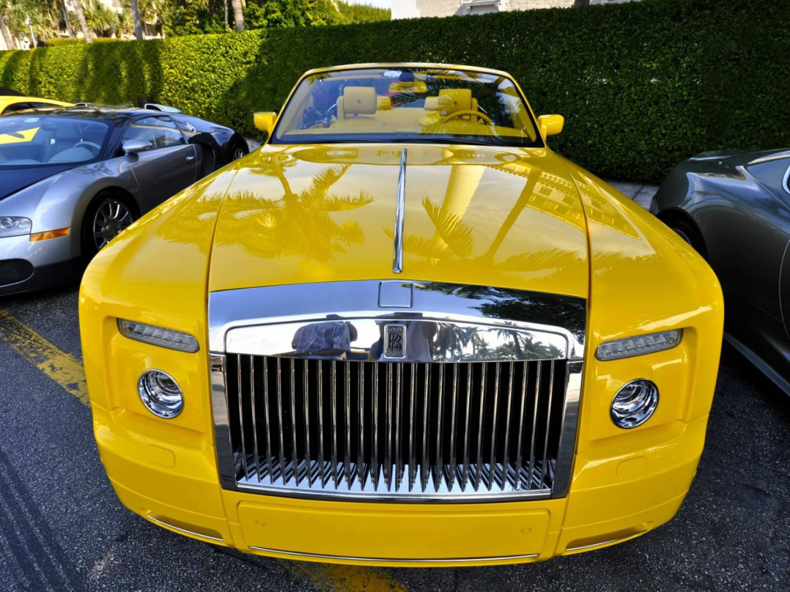 Желтый Rolls-Royce Phantom