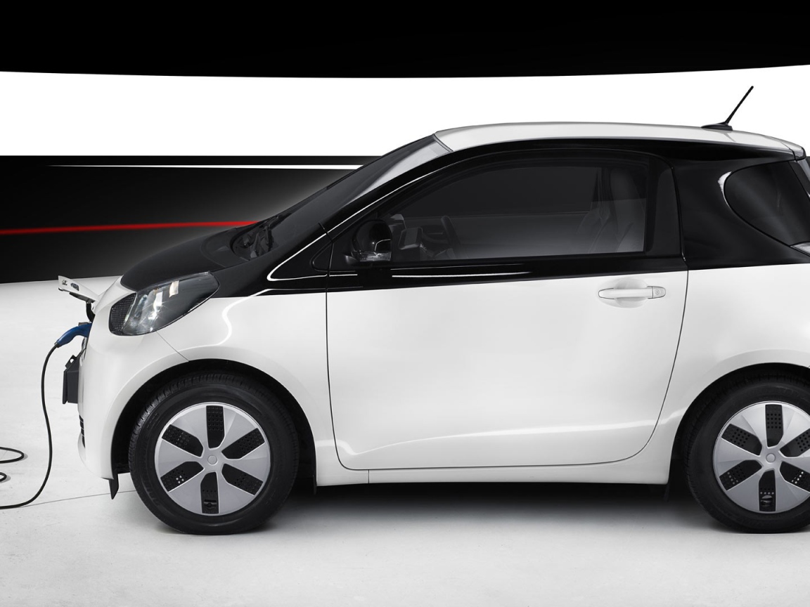 Зарядка электрического авто Toyota IQ