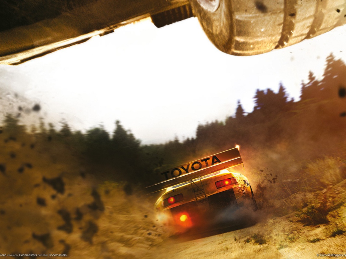 Автомобили Тойота во время ралли по бездорожью