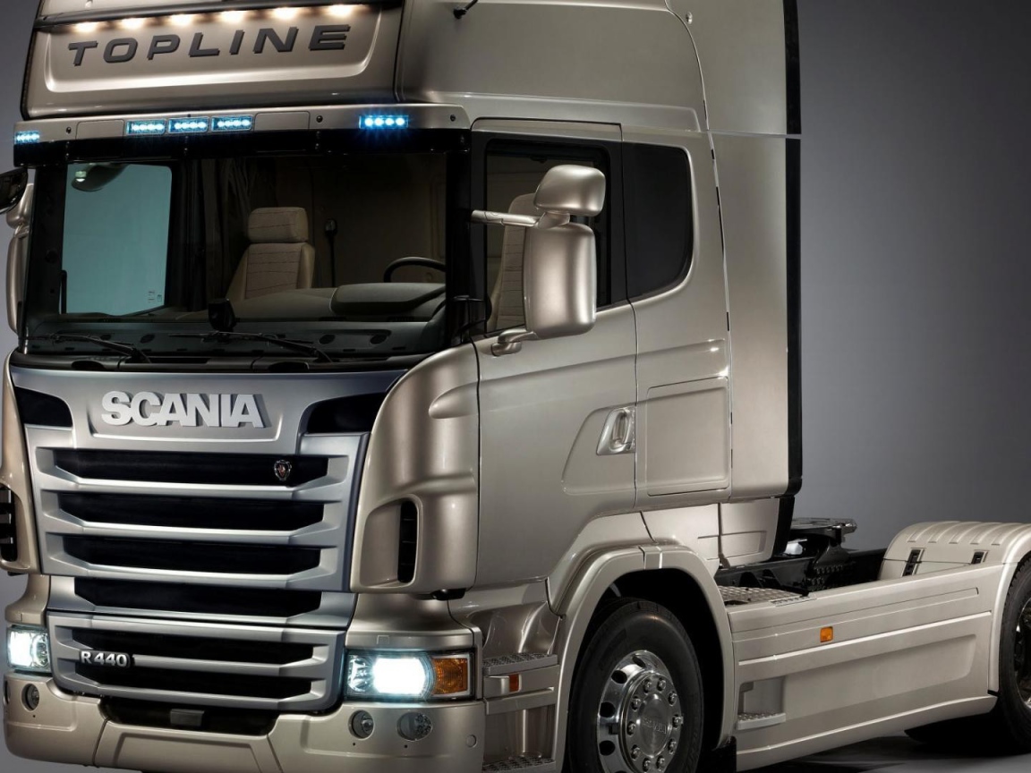 Мощный тягач Скания