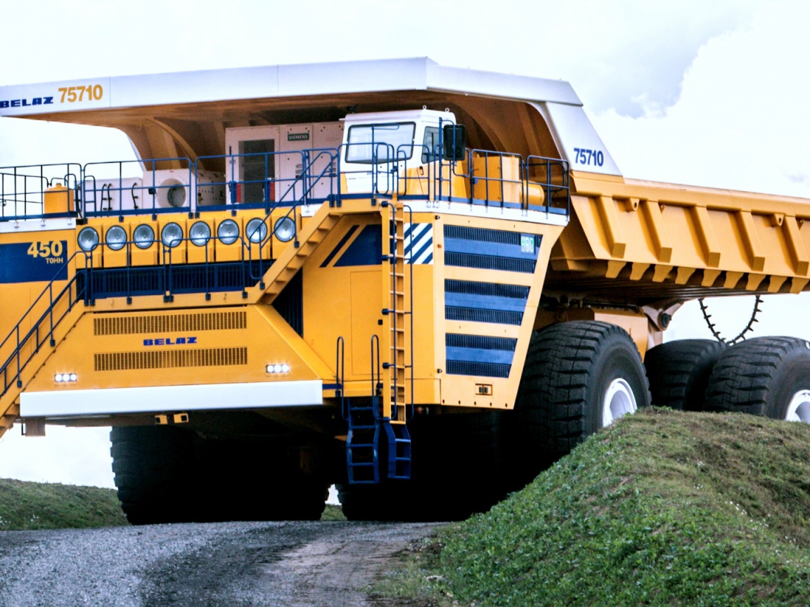 Самосвал для работы в карьерах
