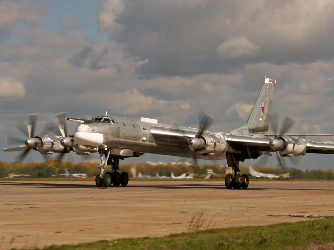 Российский самолет медведь