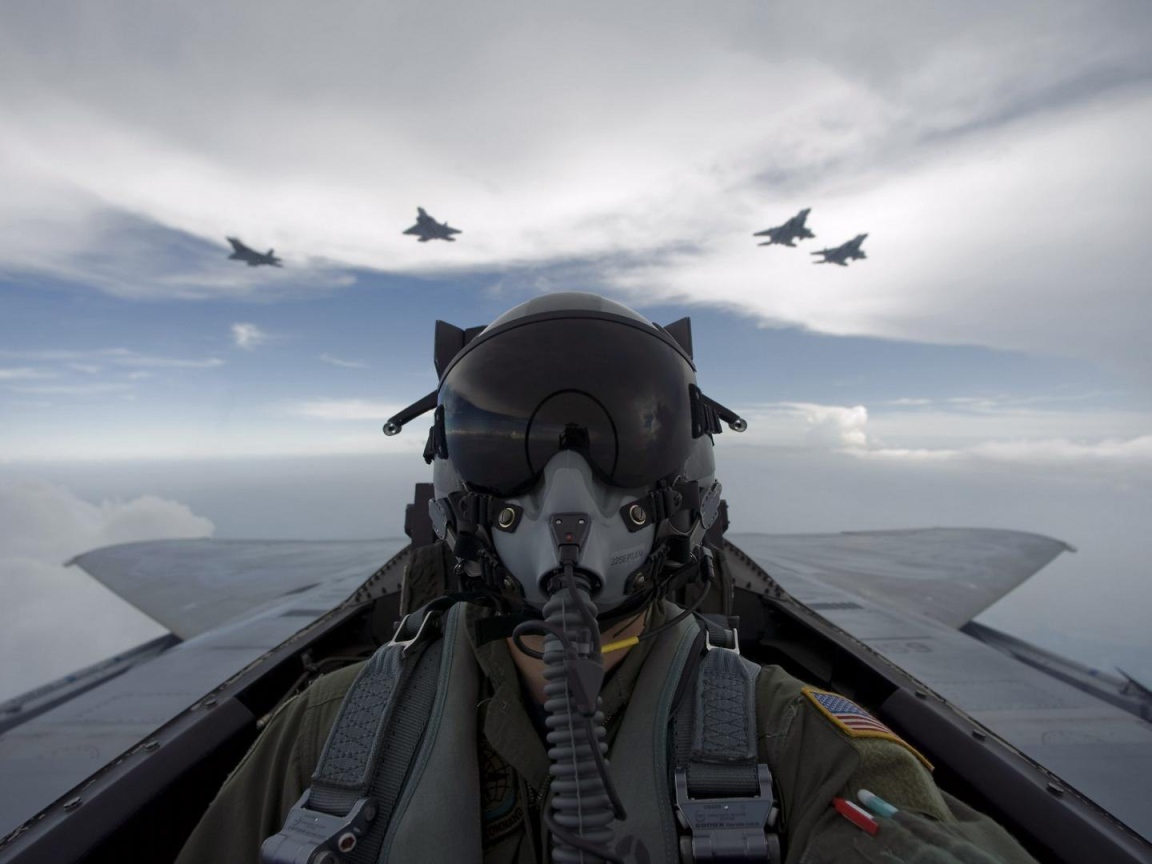 Пилот военного самолета