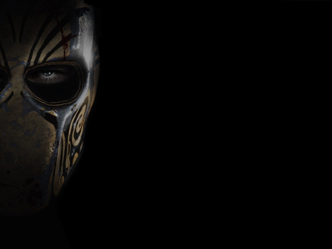 Коричневая маска, черный фон