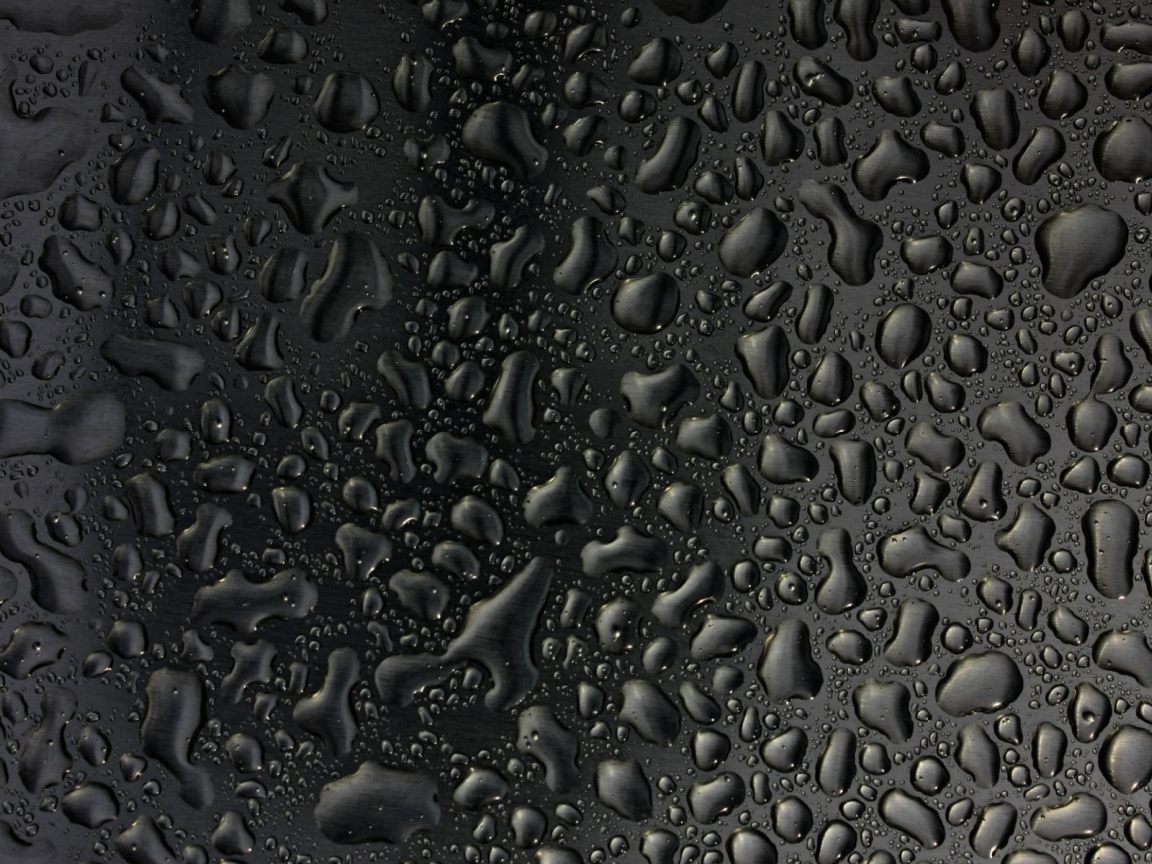 Капли конденсата, черный фон