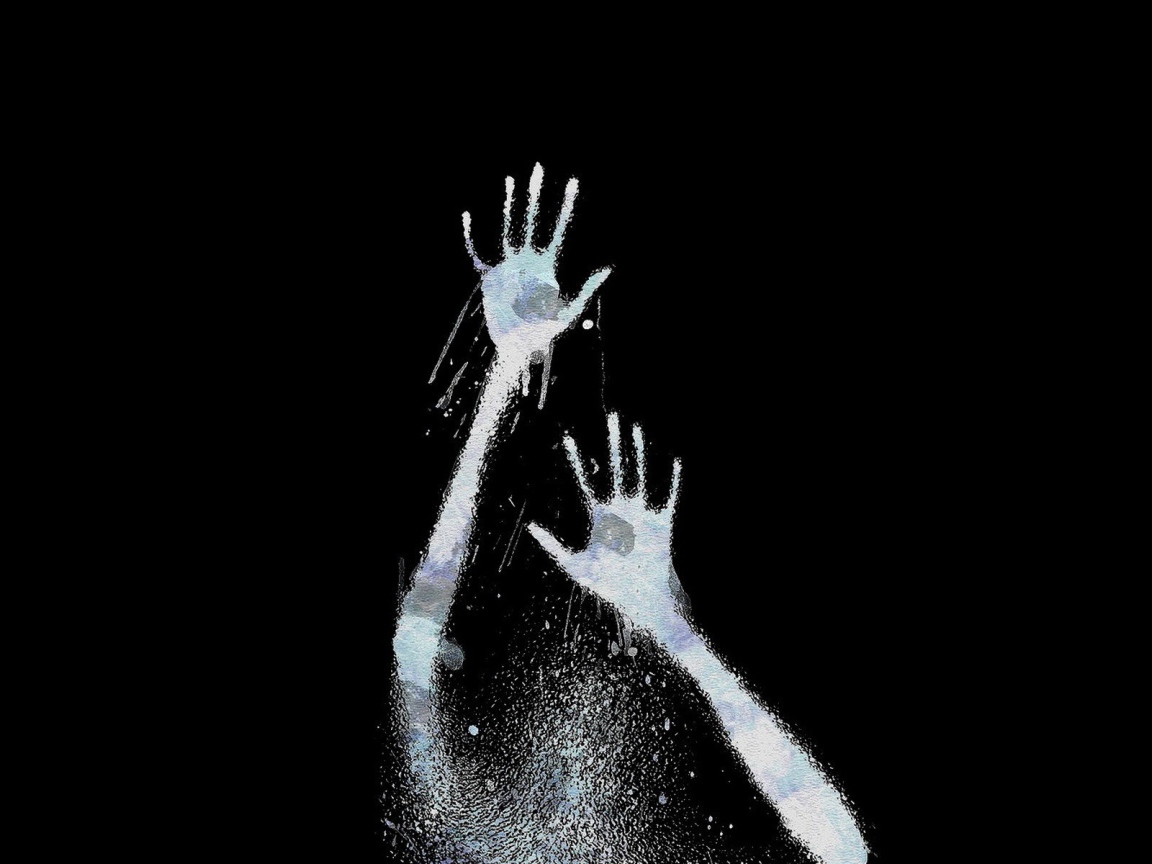 Следы рук на черном фоне