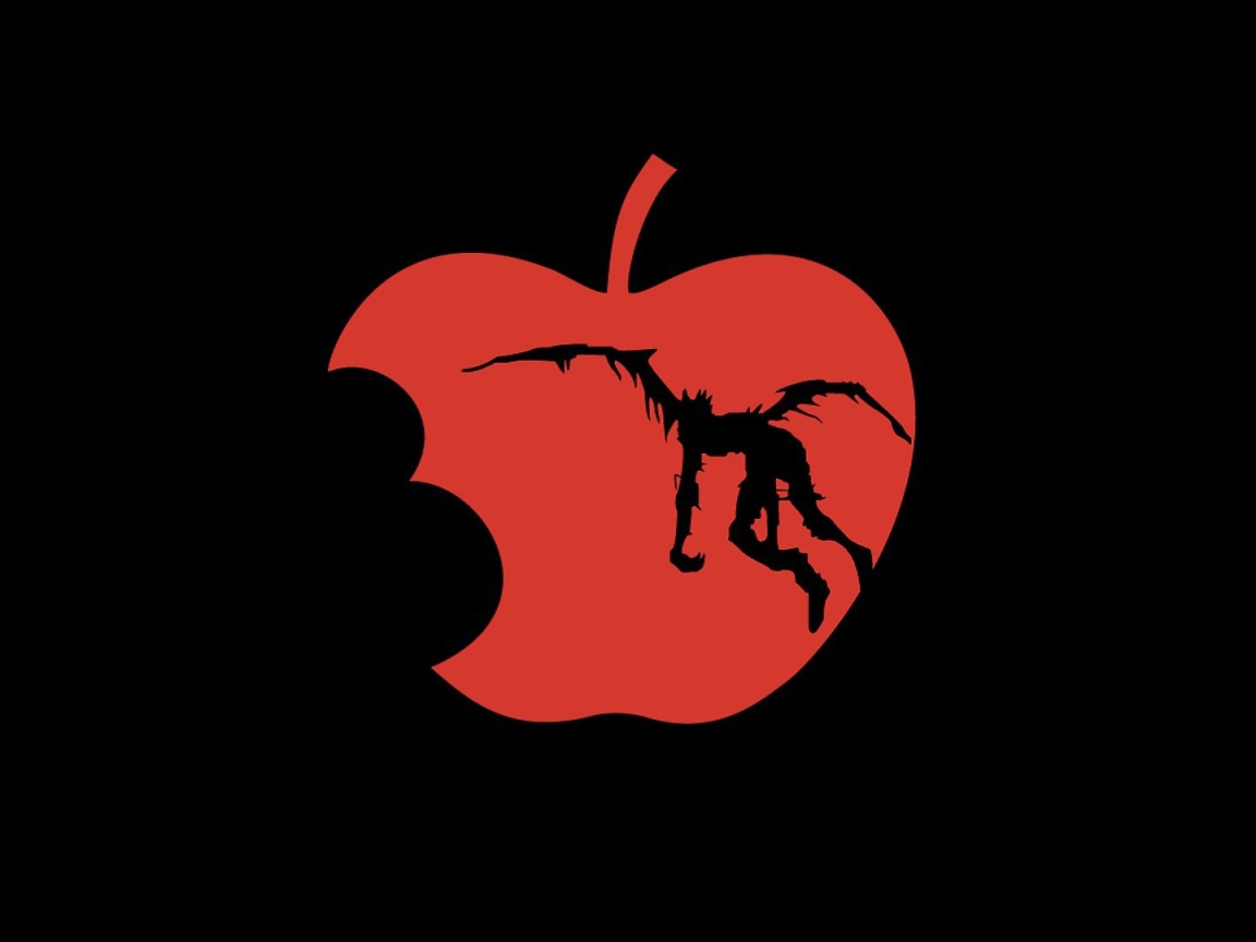 Испорченное красное яблоко, черный фон